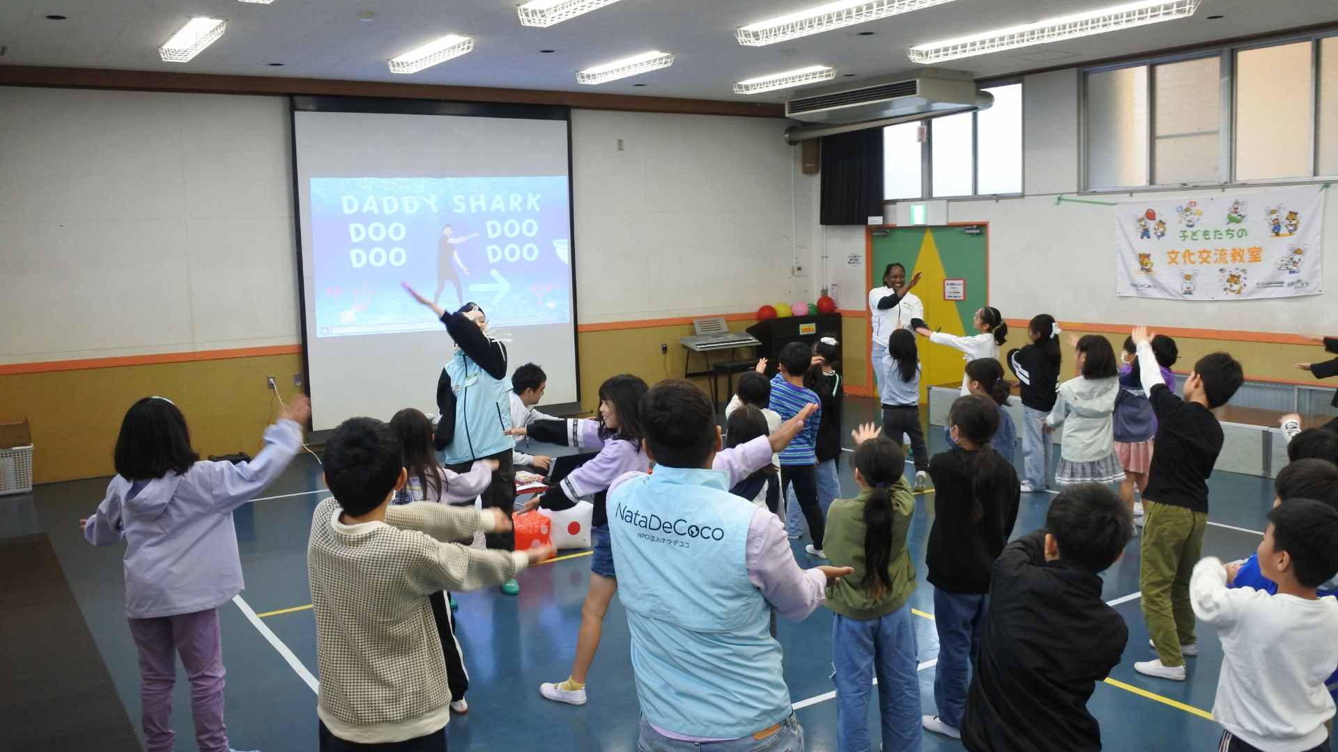 外国の遊びコーナー・ダンス体験