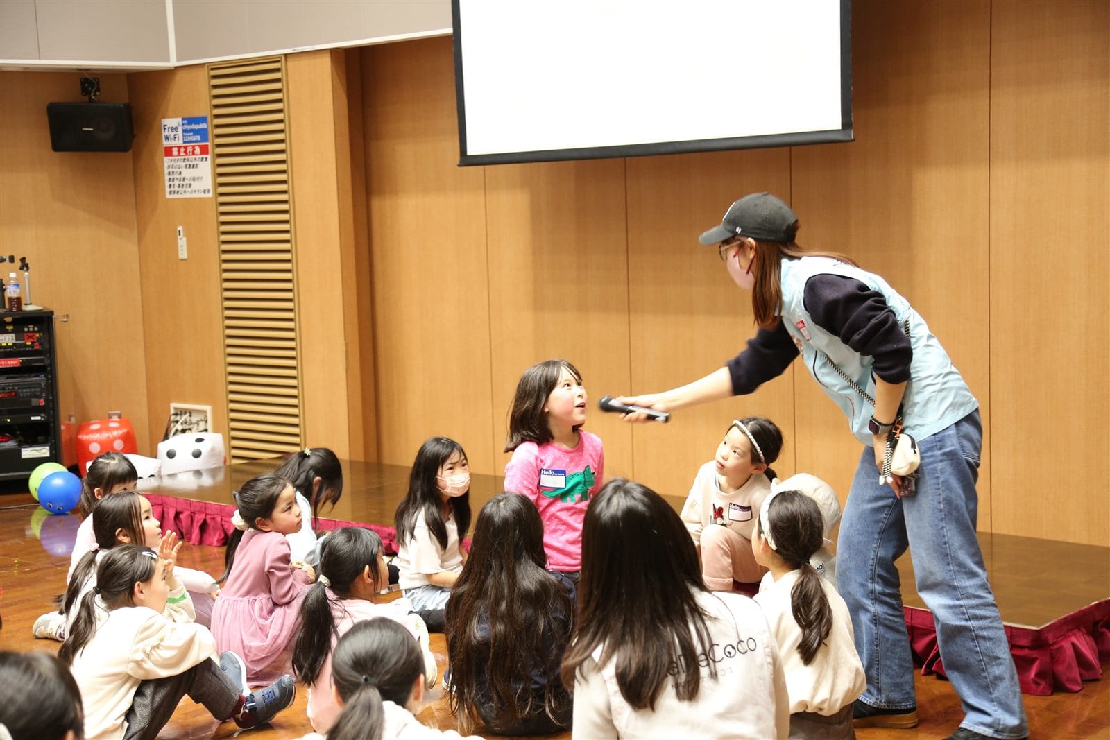 イベント後の振り返りミーティングの様子